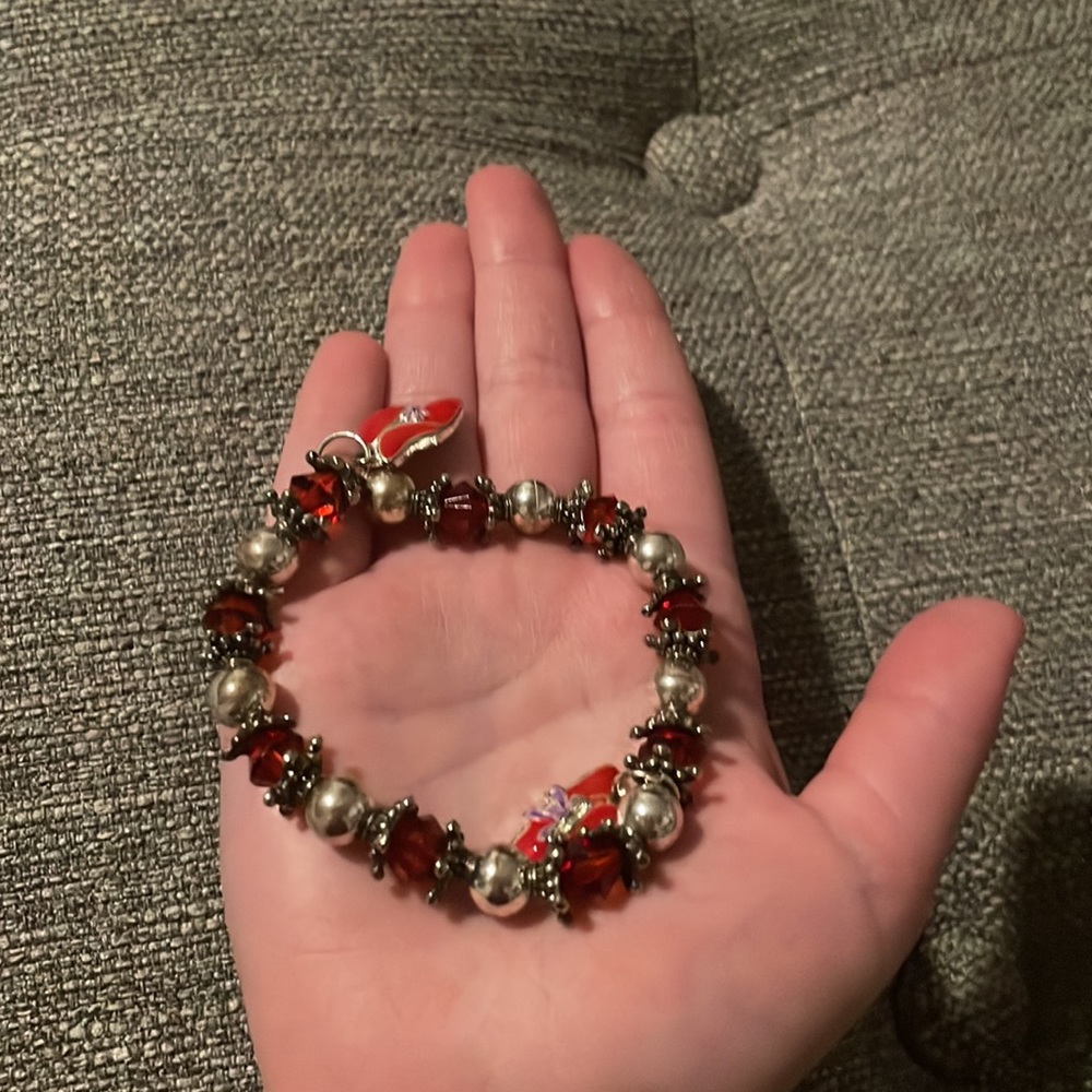 𝓑𝓮𝓪𝓾𝓽𝓲𝓯𝓾𝓵 𝓡𝓮𝓭 𝓐𝓷𝓭 𝓢𝓲𝓵𝓿𝓮𝓻 𝓦𝓸𝓶𝓪𝓷 𝓑𝓻𝓪𝓬𝓮𝓵𝓮𝓽✨🤍❤️ - Picture 12 of 12